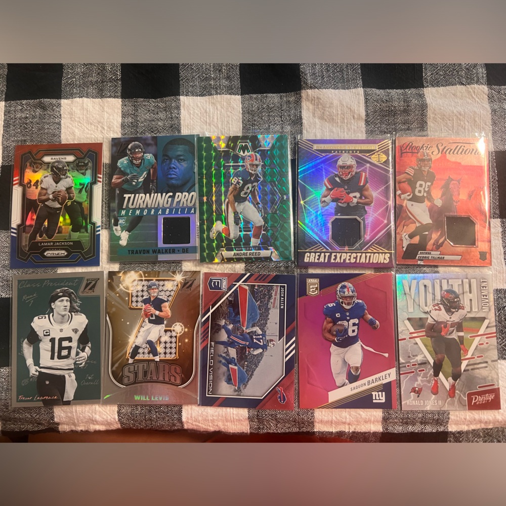 Lot of 10 football cards